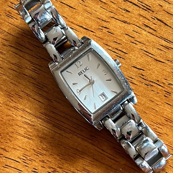 Relic “ Your Style Found “ Ladies Watch - all stainless steel - Picture 3 of 15